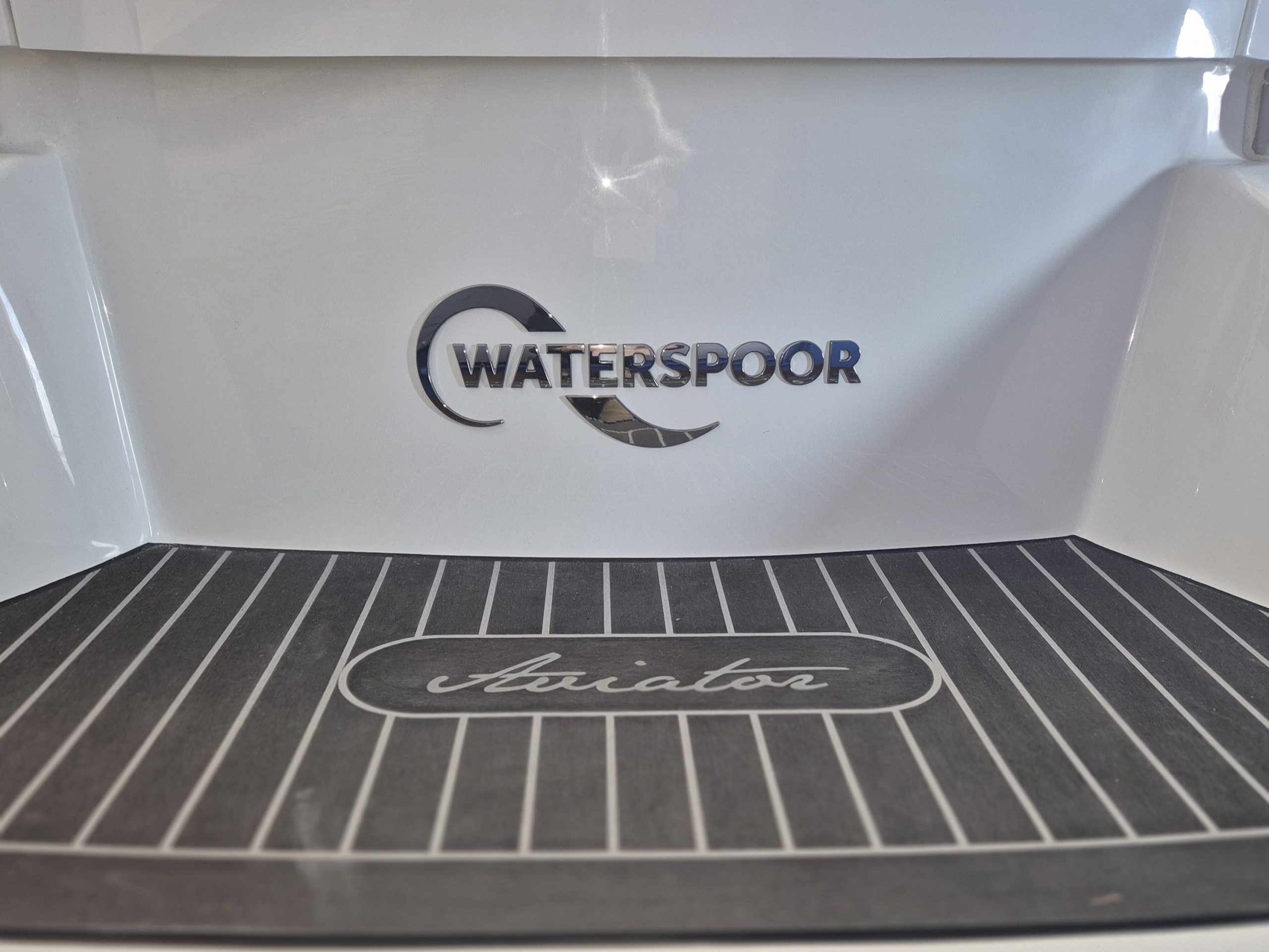 Waterspoor 646 Outboard