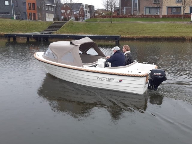 Corsiva 520 vaart weg