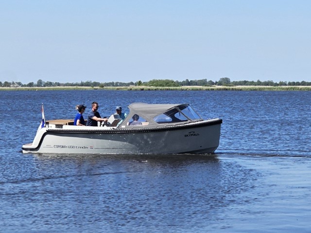 Tender 650 in het grijs