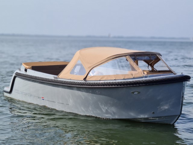 Corsiva 650 Tender
